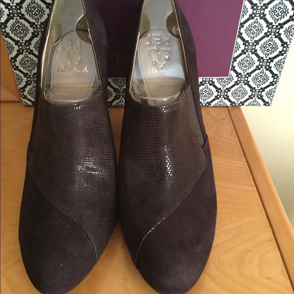 Isola women’s brown suede block heel booties size 9.5 slip on heel Oxfords